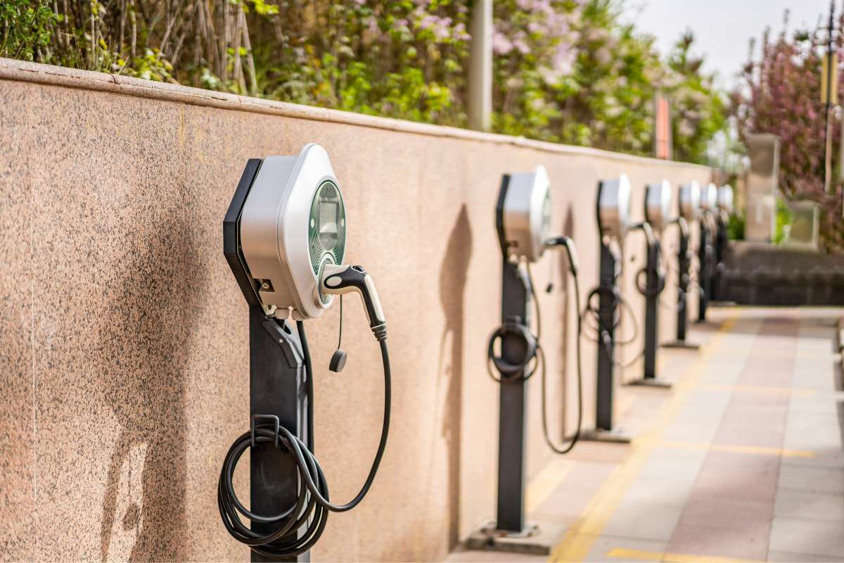 Borne de recharge pour voitures électriques