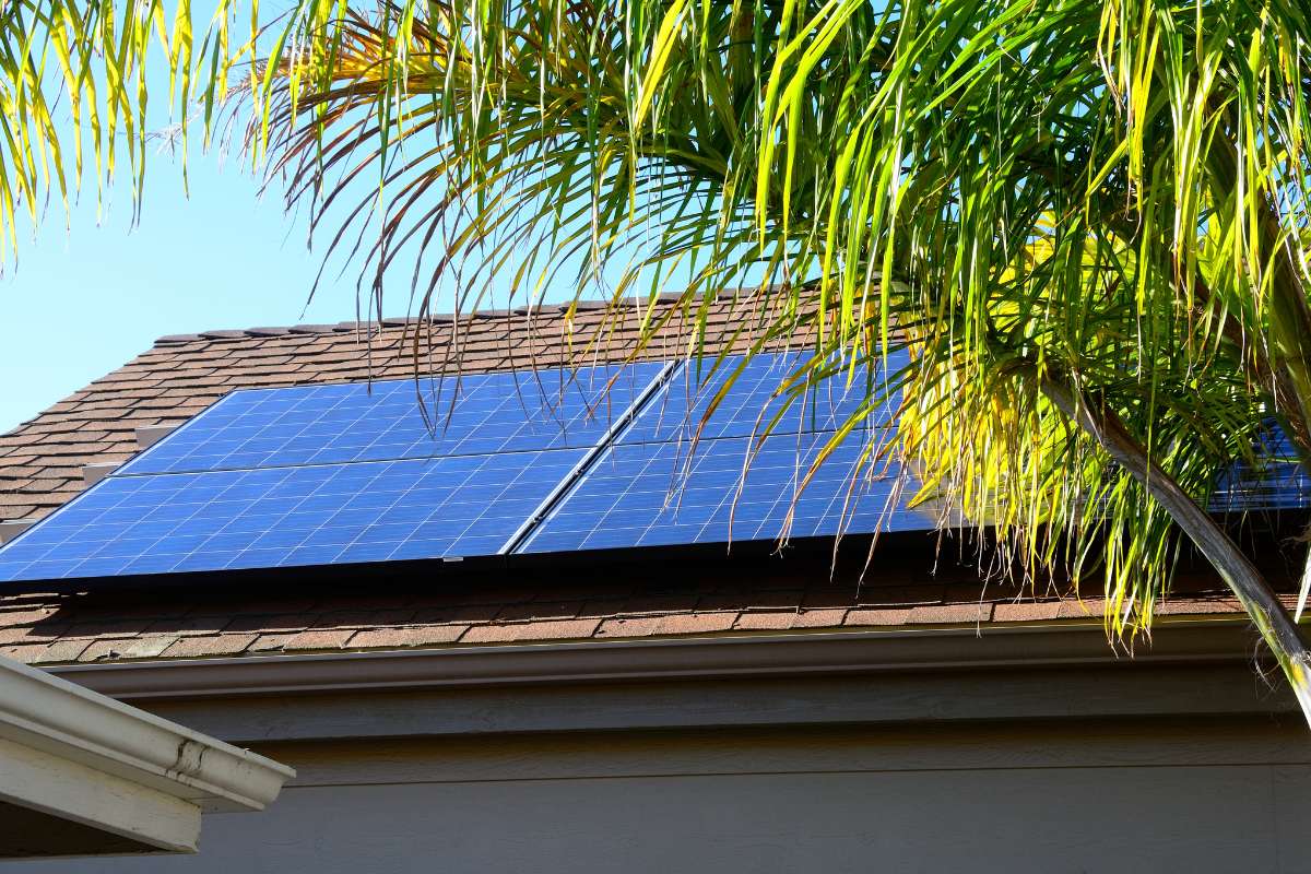 EASY-SOLAR-maison-avec-panneaux-solaires